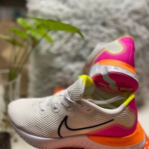 Women’s Nike Renew Run Size 8